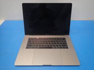 lot 7 image: Apple&nbspMacBookPro14,3 A1707 MPTR2LLA &nbspINTEL(R) CORE(TM) I7-7700HQ CPU  2.80GHZ  16GB LPDDR3 SDRAM  251GB HD  15.0 screen with 3360 x 2100 2K  NO battery  No charger  Includes IOS&nbsp