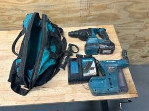 lot 73 image: MAKITA XRH01 Hammer Drill with DX01 HEPA Filter, Charger, 1 Battery and Carrying Bag
