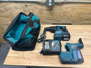 lot 74 image: MAKITA XRH01 Hammer Drill with DX01 HEPA Filter, Charger, 1 Battery and Carrying Bag