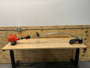 lot 16 image: ECHO 21.2 cc Gas 2-Stroke Straight Shaft String Trimmer