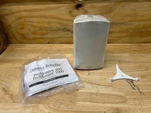 lot 63 image: DEFINITIVE TECHNOLOGY ProMonitor 800 Bookshelf Speaker- White