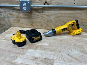 lot 65 image: DEWALT 18V DC490 Cordless 18 ga. Swivel Head Shear with Charger, Battery and Case