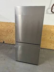 lot 5 image: HISENSE 17.2-cu ft Counter-depth Bottom-Freezer Refrigerator (Fingerprint Resistant Stainless Steel) ENERGY STAR
