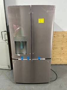 lot 8 image: GE  Refrigerator Model GFE28GYNJFS (061523817)