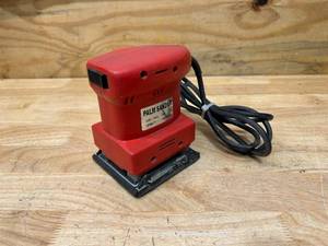lot 46 image: 4 Palm Sander