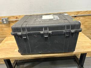 lot 53 image: RoadFlight Case on Wheels