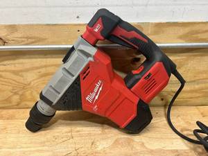 lot 48 image: MILWAUKEE 15 Amp 1-34 in. SDS-MAX Corded Combination Hammer with E-Clutch