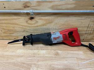 lot 56 image: MILWAUKEE 12 Amp 1-18 in. Stroke SAWZALL Reciprocating Saw
