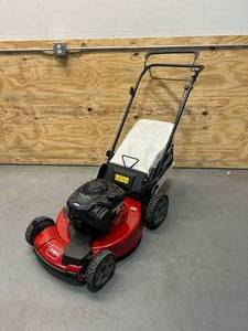 lot 4A image: TORO 22 in. Recycler Briggs & Stratton High Wheel FWD Gas Walk Behind Self Propelled Lawn Mower with Bagger