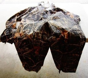 lot 13 image: Mens Camouflage Rain Gear