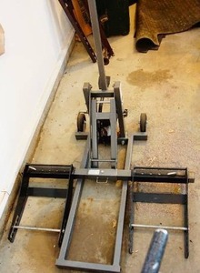 lot 18 image: ATV Hydraulic Lift