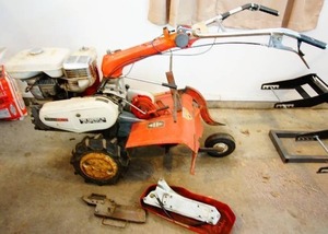 lot 19 image: Honda FR700 RotoTiller