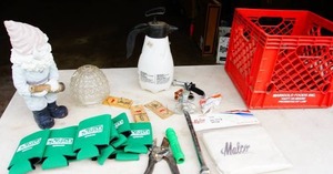 lot 39 image: Gardening Accessories