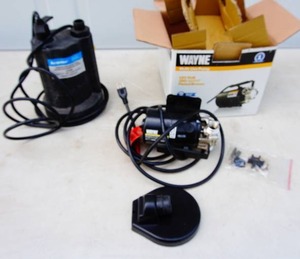 lot 77 image: WAYNE Multi-Use Pump 120 Volt 390 GPHS, Acquaer Submersible Utility Pump14 HP