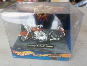 lot 111 image: Harley Davidson Hot Wheels Heritage Softail Classic 118 Scale Diecast