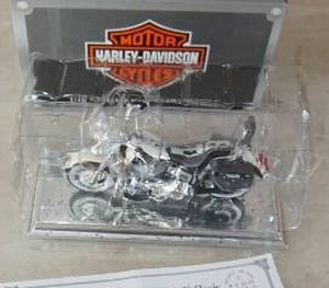 lot 114 image: Harley-Davidson 118 scale 2000 FLSTC HERITAGE SOFTAIL CLASSIC AvonMaisto w box & COA