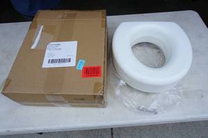 lot 136 image: Toilet Seat Riser