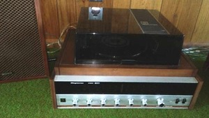 Vintage Magnavox 500 Receiver and Turntable.