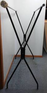 lot 347 image: 2-Sided Clothing Rack.