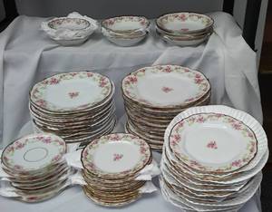 lot 381 image: Limoges rosebud Elite works China.