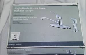 lot 447 image: Single Handle Kitchen Facet And Sprayer