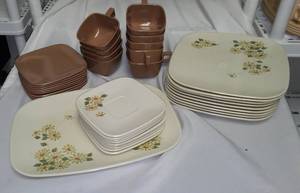 lot 469 image: Vintage Brook Park Melamine (9)