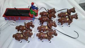 lot 472 image: Cast Iron Clydesdale Horse Drawn Cart Way (8)