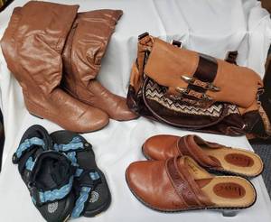 lot 423 image: Shoes And Handbag.
