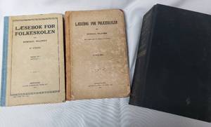 lot 433 image: Vintage Books (3).