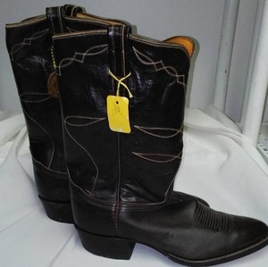 lot 487 image: Tony Lama Cowboy Boots.NEW
