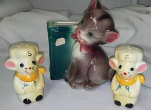 lot 491 image: Royal Copley Cat Vase And  Mice SP Shakers.
