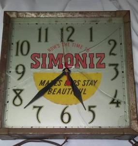 lot 495 image: Simoniz Clock.Vintage MANCAVE