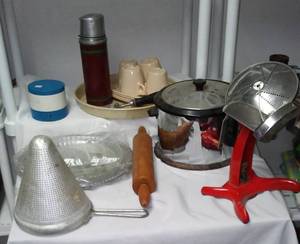 lot 498 image: Vintage Kitchen Variety