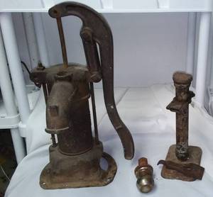 lot 499 image: Vintage Hudson Pump, Winking Moose