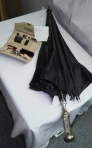 lot 515 image: Unique Handle Umbrella & Painters Union Groomer Set.