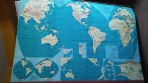 lot 523 image: Vintage beginners World Map