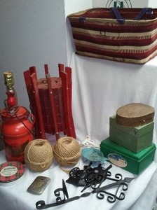 lot 535 image: Misc. Vintage Home Dcor.