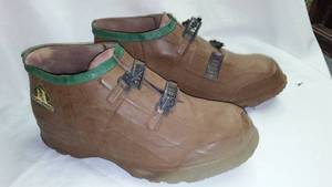 lot 536 image: Northerner Mens Over Shoes.
