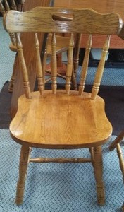 lot 541 image: Oak Chairs and table & leaf