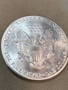 1986 AMERICAN SILVER EAGLE 1 TROY OZ .999 FINE SILVER