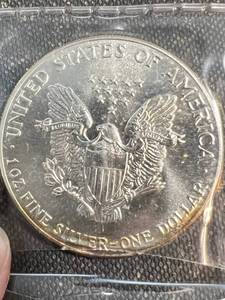 1988 AMERICAN SILVER EAGLE 1 TROY OZ .999 FINE SILVER