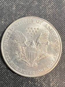1998 AMERICAN SILVER EAGLE 1 TROY OZ .999 FINE SILVER