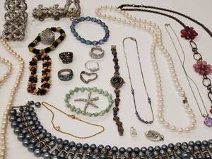 lot 48 image: Lot #2 Vintage Jewelry
