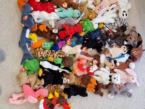 lot 77 image: #2 Beanie Babies, 57 Toys - some RARE