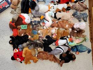 lot 78 image: #3 Beanie Babies, 59 Toys & BB Encyclopedia - some RARE