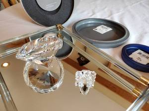 lot 168 image: Large Swarovski Crystal Diamond & Frog Figurine