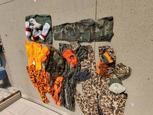 lot 189 image: Big Box of Hunting Clothes, all Medium & Large.