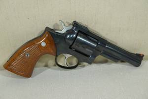lot 4 image: 1981 Ruger Security Six .357 Magnum Double Action Revolver