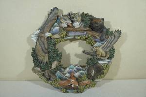 lot 71 image: 19 Wildlife Wall Wreath