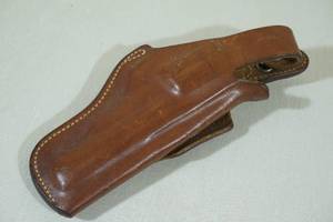 lot 80 image: Bianchi Leather Revolver Holster